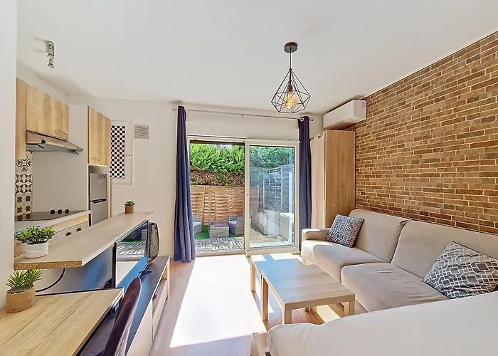 Les Oiseaux * アンティーブ